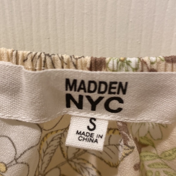 “NYC Madden” - Floral Top! - Size S - New w/Tags! - Picture 3 of 5